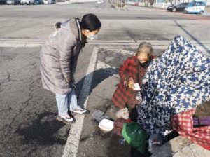 Dormeuse de rue pendant l'épidémie